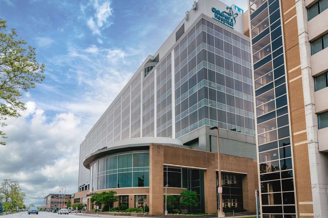 Tecnología médica moderna en un laboratorio de medicina nuclear